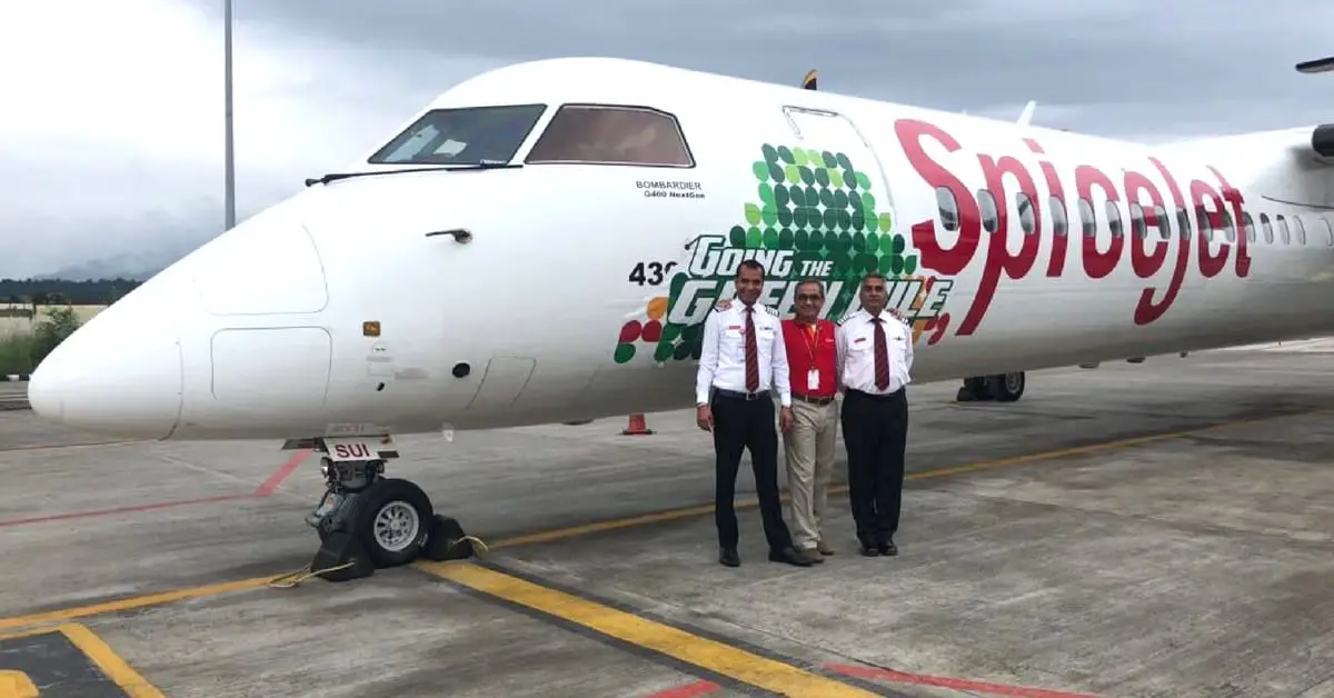 two pilots with their mentor